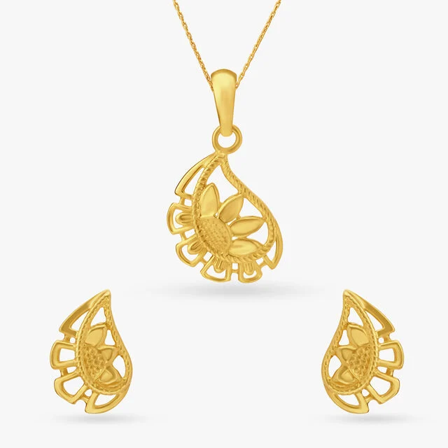 Pendant and Earrings Set