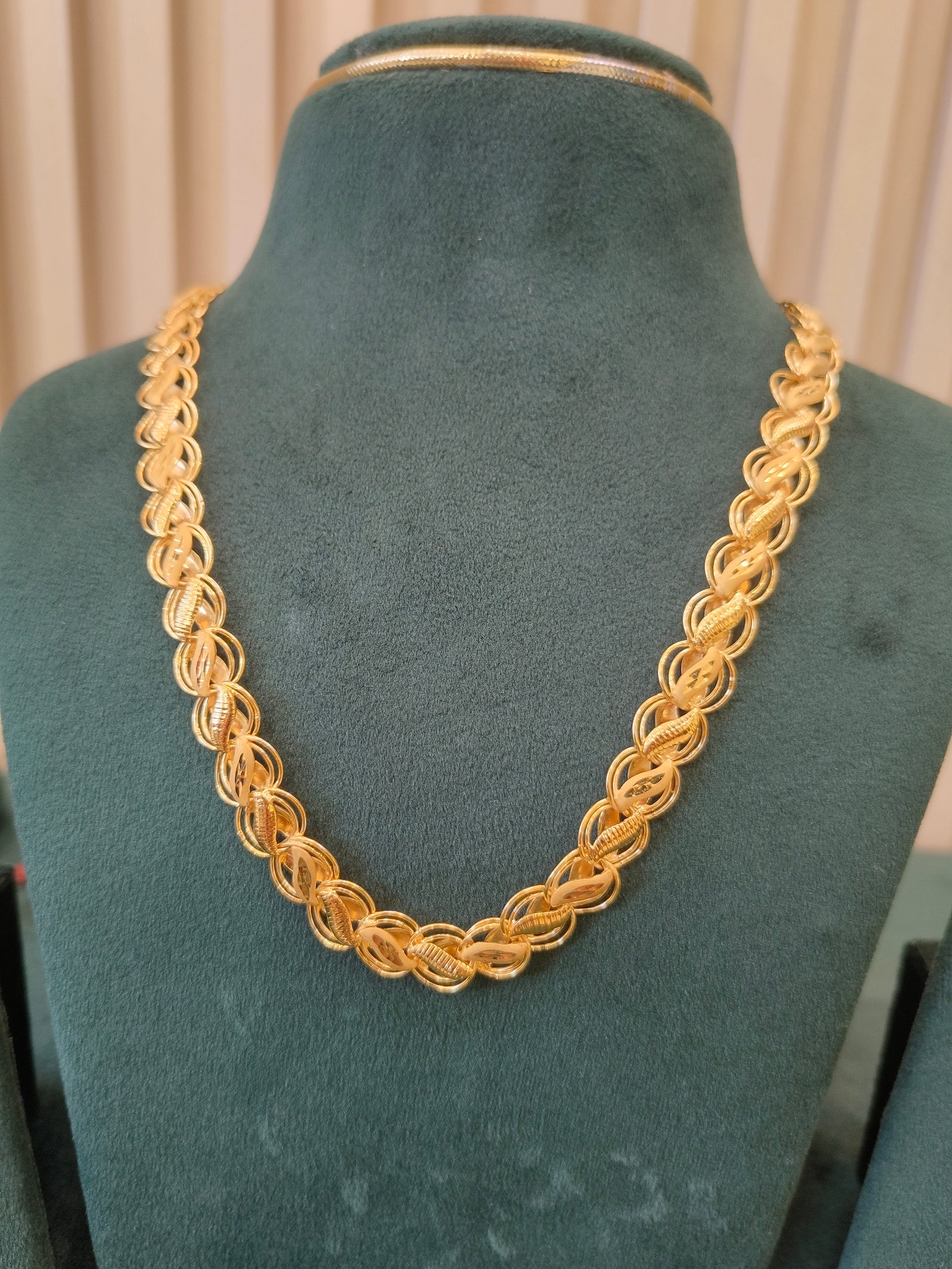 Distinguished 24 Karat Gold Twisted Rope Chain
