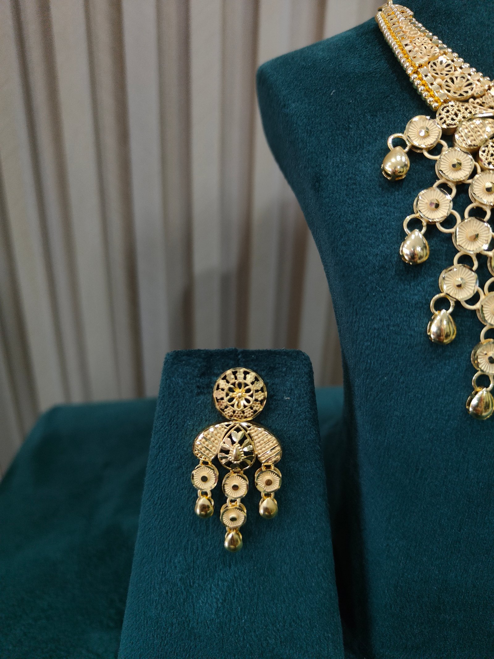 Mesmerising Disc Gold Necklace Set