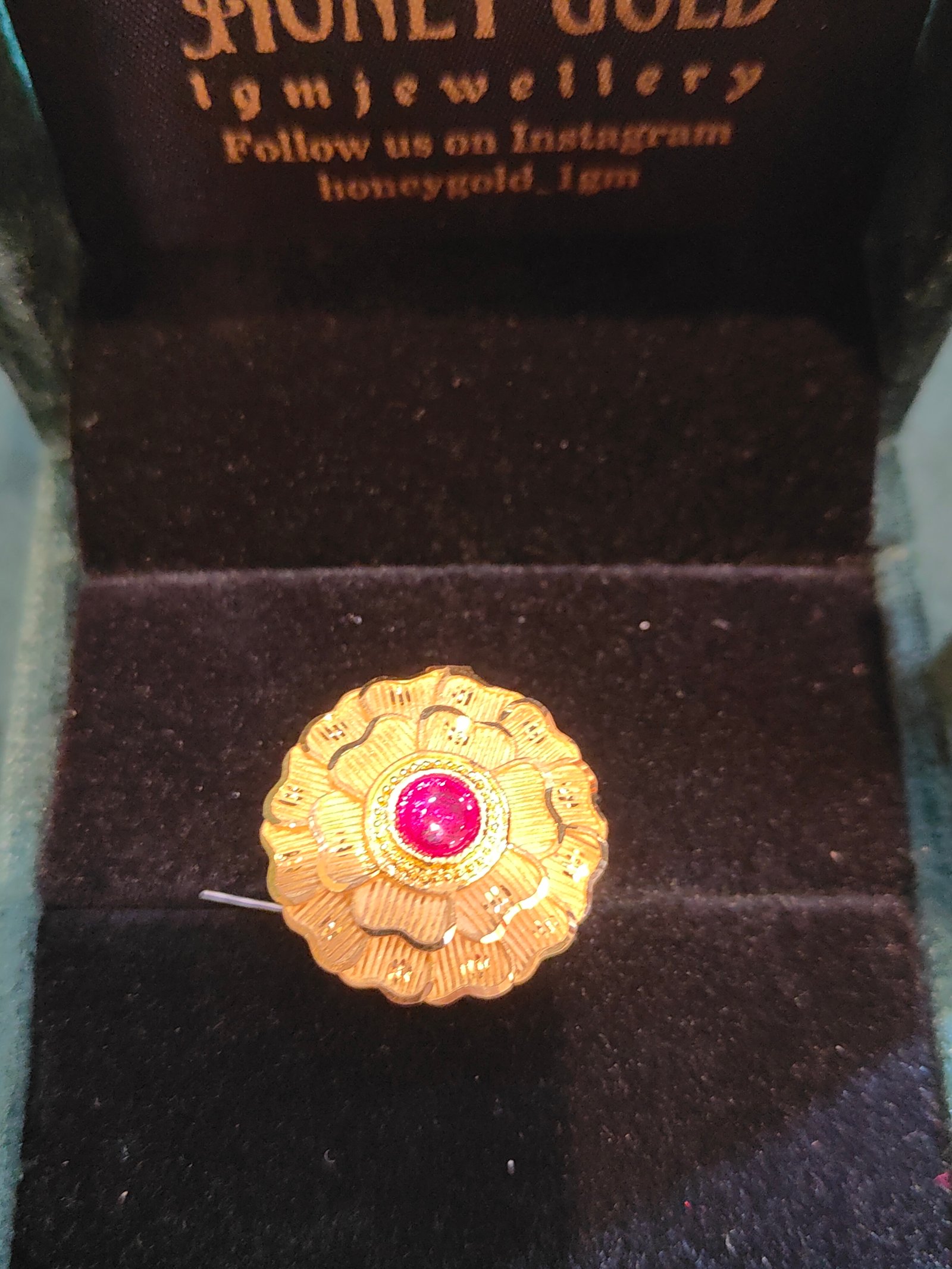 Flower Pattern Ruby Finger Ring